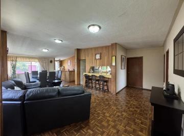 Casa de 6 habitaciones, Toluca · Casa en Venta con Dos Espacios Independientes en Toluca