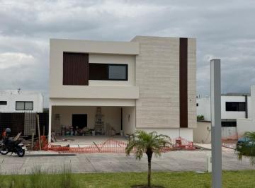 Casa · 258m² · 4 Recámaras · 2 Estacionamientos · Punta Tiburón, Hermosa Casa en Venta de 4 Recámaras, Una de Ellas en Planta Baja