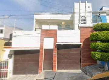 Casa de 3 habitaciones, Pachuca · Bonita Casa en Una Exelente Ubicacion Cerca de Escuelas Parques Hospitales y Centros Comerciales