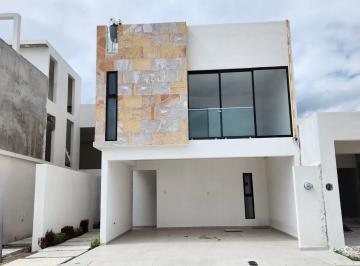Casa · 194m² · 3 Recámaras · 2 Estacionamientos · Punto Lomas, Casa en Venta con 3 Recámaras, Jardín y Roofgarden