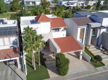 Casa de 3 habitaciones, Hermosillo · Los Lagos Se Vende Casa con 3 Habitaciones y 388 m² Terreno Increíble Vista Al Campo de Golf