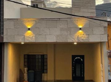 Casa · 210m² · Casa - Villa Las Fuentes