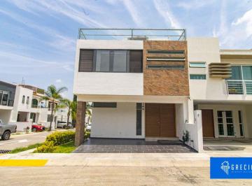 Casa en condominio de 4 habitaciones, Zapopan · Casa Remodelada en Venta en Valladolid, Zapopan