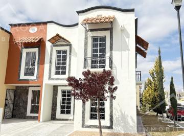 Casa · 112m² · 4 Recámaras · 1 Estacionamiento · Casa en Venta 4 Recámaras 2.5 Baños en Privada
