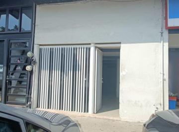 Local comercial · 96m² · 80 Estacionamientos · Local en Renta