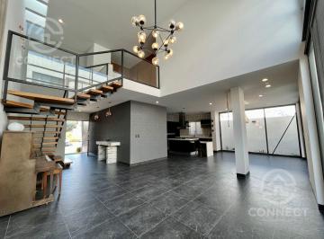 Casa · 224m² · 2 Recámaras · 4 Estacionamientos · Exclusiva Casa en Venta en Lomas del Molino II, Zona Norte León Gto