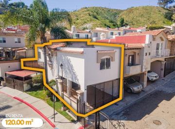 Casa · 80m² · 3 Recámaras · 2 Estacionamientos · Casa en Renta en Colinas del Rey en Tijuana B, C.