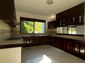 Casa · 350m² · 3 Recámaras · Renta Casa 3 Rec Res. Campestre Cancun