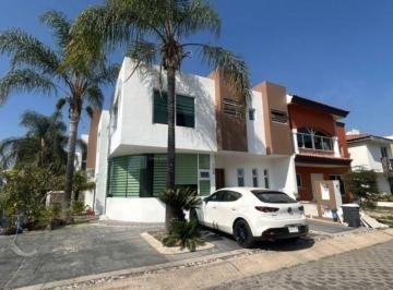 Casa en condominio de 3 habitaciones, Tlajomulco de Zúñiga · Casa en Renta en Coto – Casa Fuerte