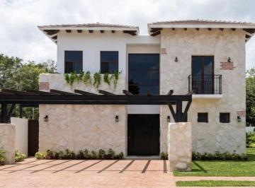 Casa · 409m² · 3 Recámaras · 4 Estacionamientos · Casa en Lagos del Sol