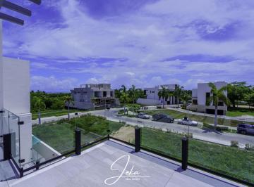 Casa · 404m² · 4 Recámaras · 2 Estacionamientos · Casa en Puerto Cancun