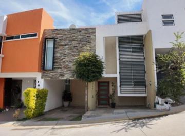Casa en condominio · 175m² · 3 Recámaras · 2 Estacionamientos · Casa en Venta, Sendas Residencial, Capital Norte.
