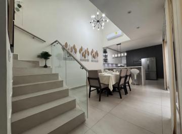 Casa · 131m² · 3 Recámaras · 2 Estacionamientos · Casa - Dominio Cumbres