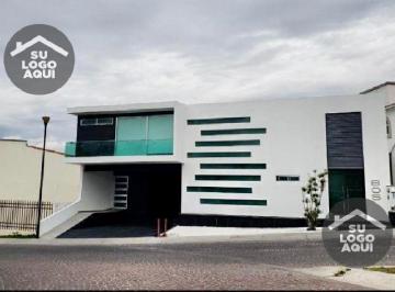 Casa · 392m² · 3 Recámaras · 2 Estacionamientos · Venta de Casa en Cumbres del Lago