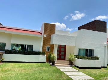 Casa · 605m² · 4 Recámaras · 10 Estacionamientos · Venta de Casa en Residencial Granjas Tequisquipan