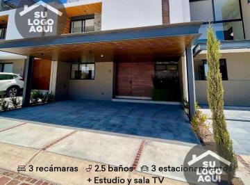 Casa · 235m² · 4 Recámaras · 3 Estacionamientos · Venta de Casa en Fray Junipero Serra
