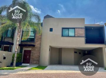 Casa · 310m² · 3 Recámaras · 3 Estacionamientos · Venta de Casa en Cumbres de Lago