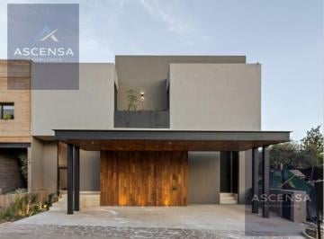 Casa · 343m² · 4 Recámaras · 3 Estacionamientos · Venta de Casa en Altozano Nuevo Queretaro
