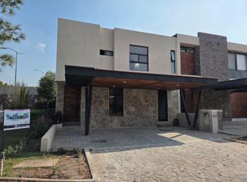 Casa en condominio de 3 habitaciones, Querétaro · Residencia en Venta en Condominio Roca, Altozano, El Nuevo Queretaro. Queretaro