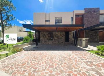Casa en condominio de 3 habitaciones, Querétaro · Residencia en Venta en Condominio Roca, Altozano, El Nuevo Queretaro. Queretaro