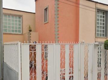 Casa · 170m² · 3 Recámaras · 1 Estacionamiento · Casa en Venta en Fuentes de Satelite, a Unos Minutos de Ciudad Satelite