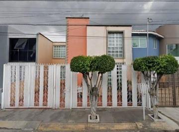 Casa · 170m² · 3 Recámaras · 1 Estacionamiento · Casa en Venta en Fuentes de Satelite, a Unos Minutos de Ciudad Satelite