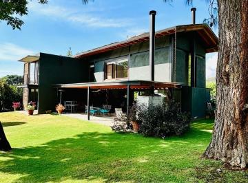 Casa en condominio · 345m² · 4 Recámaras · 2 Estacionamientos · Casa en Condominio - Rincón de Estradas