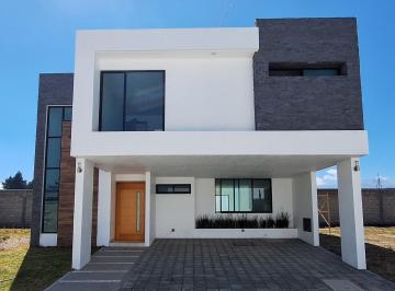 Casa en condominio · 240m² · 3 Recámaras · 2 Estacionamientos · Venta de Casa en Mexicaltzingo "Condominio Roma"