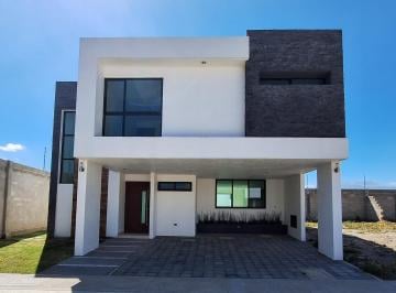 Casa en condominio · 240m² · 3 Recámaras · 2 Estacionamientos · Casa en Condominio en Venta