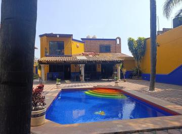Casa · 472m² · 4 Recámaras · 4 Estacionamientos · Casa en Venta en Rancho Cortes, Cuernavaca