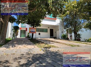 Casa · 443m² · 5 Recámaras · 3 Estacionamientos · Casa - Fraccionamiento Villa Olímpica