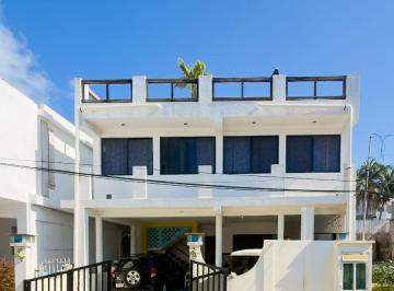 Casa de 5 habitaciones, Isla Mujeres · Casa Palacios - Multifuncional Sobre Vía Principal - Isla Mujeres