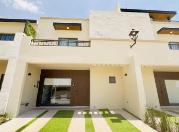 Casa · 142m² · 3 Recámaras · 2 Estacionamientos · Casa en Venta en Corregidora con Excelente Ubicacion
