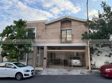 Casa · 350m² · 4 Recámaras · Casa en Venta en Monterrey