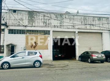 Bodega comercial · 1070m² · 3 Estacionamientos · Bodega en Renta - (4)