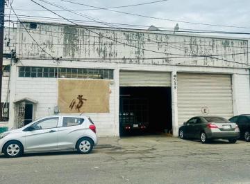 Bodega comercial · 1070m² · 3 Estacionamientos · Bodega en Renta - (4)