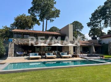 Casa · 650m² · 5 Recámaras · 4 Estacionamientos · Casa en Renta por Noche - (4)