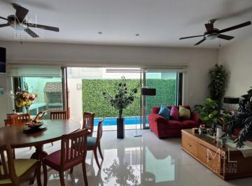 Casa · 232m² · 4 Recámaras · 2 Estacionamientos · Casa en Venta en Cancún, Residencial Aqua 4 Recámaras, Av Huayacan, Supermanzana 330