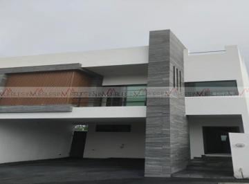 Casa · 245m² · 3 Recámaras · 2 Estacionamientos · Casa en Venta en La Montaña