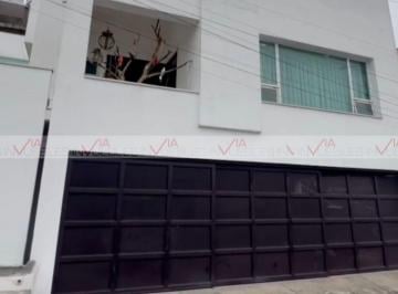 Casa · 510m² · 8 Recámaras · 4 Estacionamientos · Casa en Venta en Monterrey