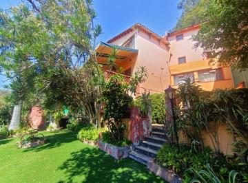 Casa · 939m² · 4 Recámaras · 2 Estacionamientos · Casa en Cuernavaca Centro