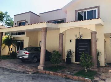 Casa · 343m² · 3 Recámaras · 1 Estacionamiento · Casa en El Charro
