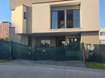 Casa · 258m² · 4 Recámaras · 2 Estacionamientos · Casa en Venta en Parque Metropolitano