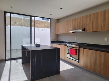 Casa · 182m² · 4 Recámaras · 3 Estacionamientos · Casa en Venta con Recamará en Planta Baja Fracc El Cielo II León Gto. Privada con Terraza y Alberca