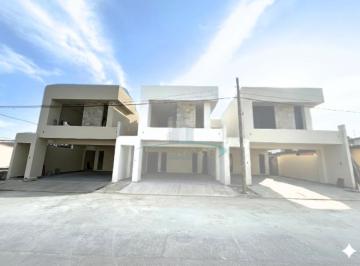 Casa · 240m² · 3 Recámaras · 2 Estacionamientos · Casa en Los Mangos