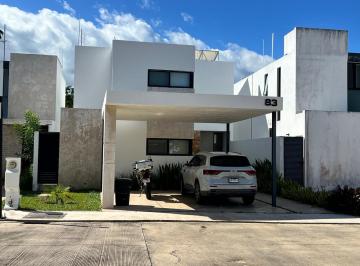 Casa · 181m² · 3 Recámaras · 2 Estacionamientos · Casa en Venta Dentro de Privada en Mérida