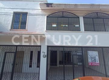 Casa · 434m² · 4 Recámaras · 2 Estacionamientos · Casa en Venta en El Centro de Colima