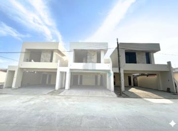 Casa · 240m² · 3 Recámaras · 2 Estacionamientos · Casa en Los Mangos