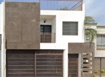 Casa de 4 habitaciones, Monterrey · Comoda Recuperacion Bancaria en Venta en Cumbres Elite!