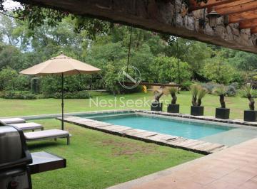 Rancho de 4 habitaciones, Valle de Bravo · Rancho en Venta con Entorno Natural